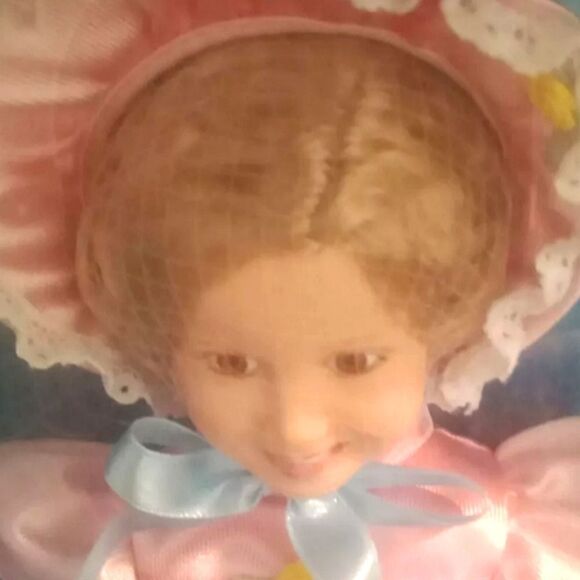 Shirley Temple doll by Danbury Mint - Picture 2 of 8